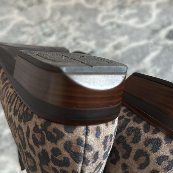 Women's Naot Helm Cheetah/Soft Brown Leather/Suede - Picture 9 of 12